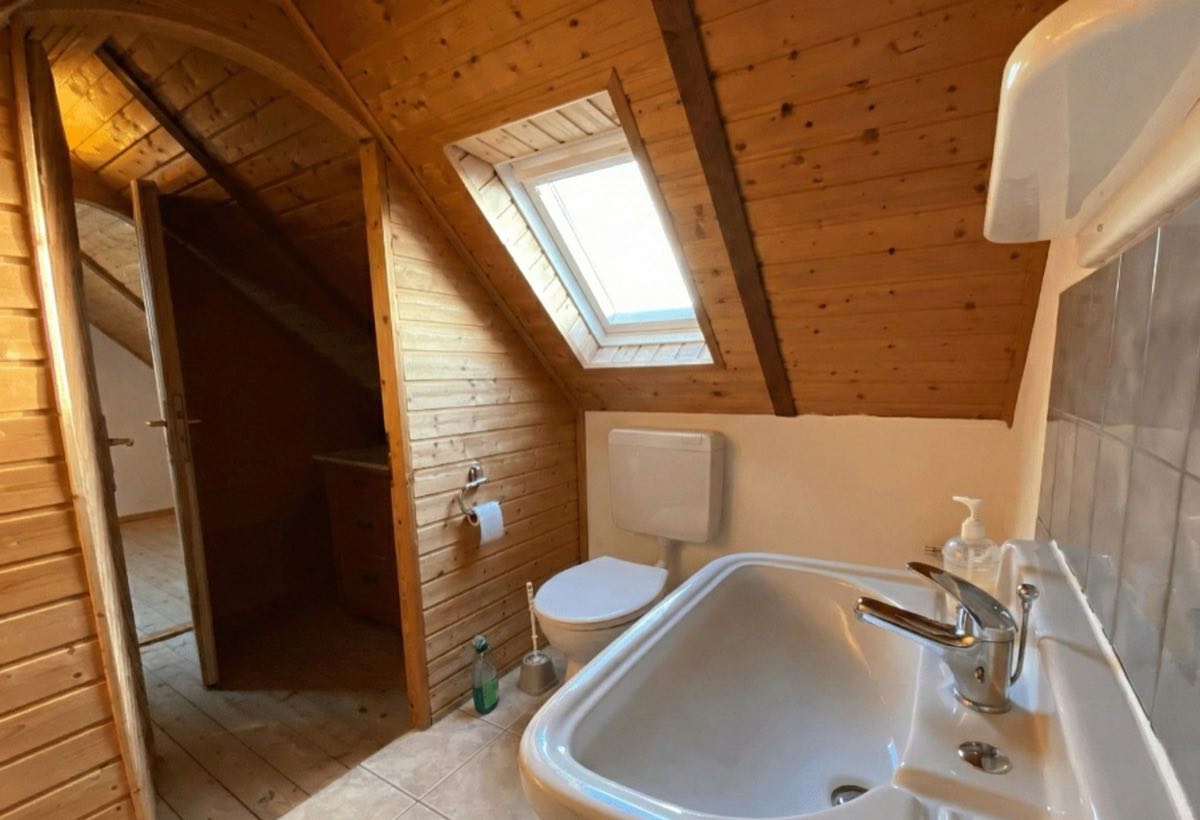 Whg. 4 DG Süd: Spitzboden mit zweitem WC